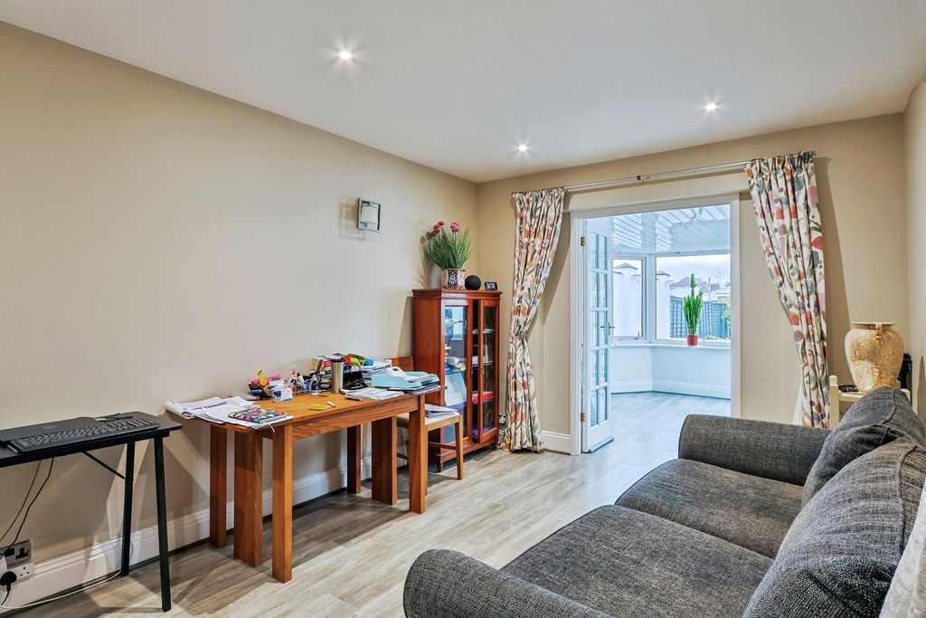 Property photo 2 of 17 Photo