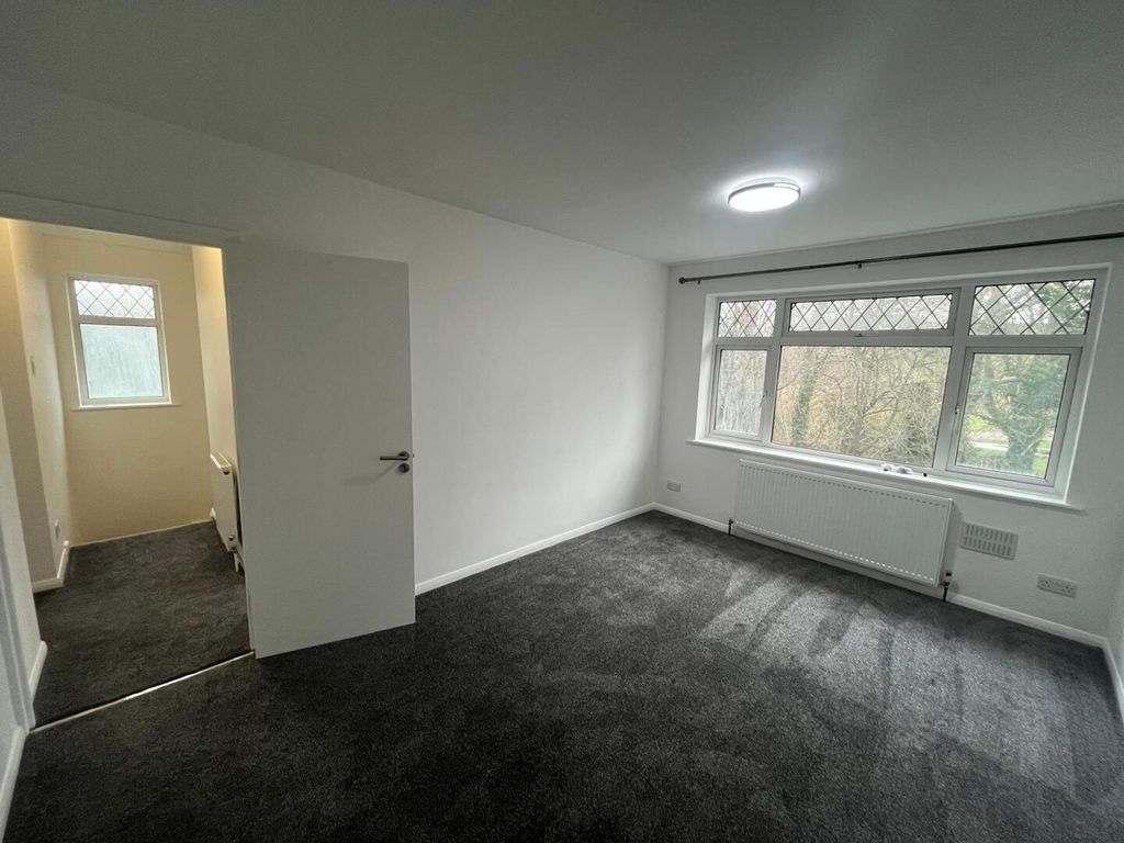 Property photo 3 of 9 Bedroom