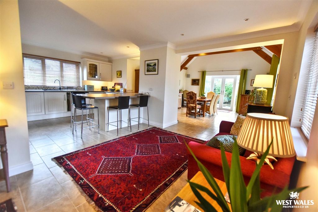 Property photo 3 of 29 7 (88).Jpg