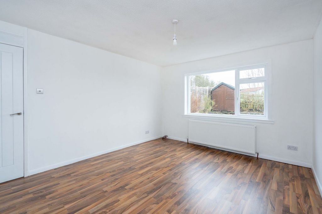 Property photo 2 of 33