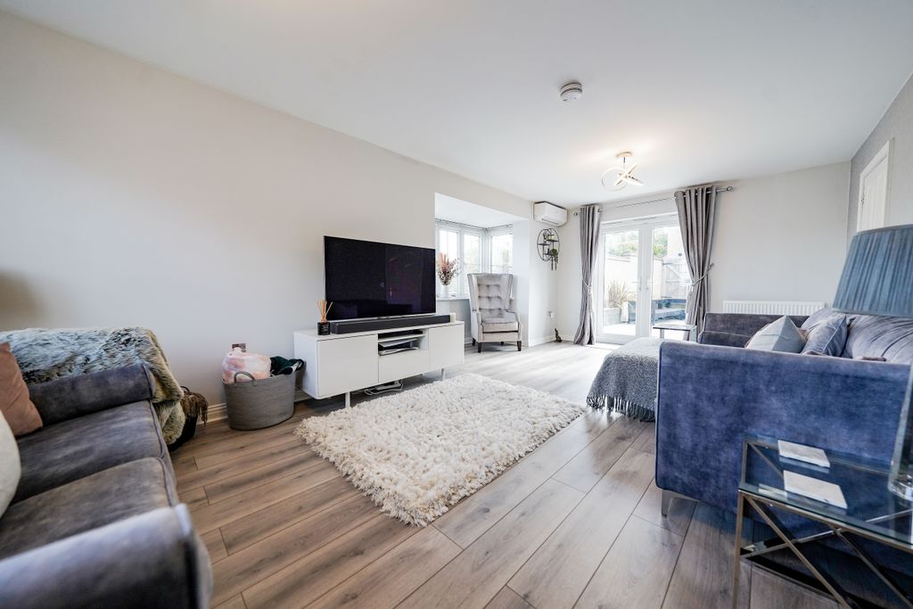 Property photo 3 of 22 Dsc08326