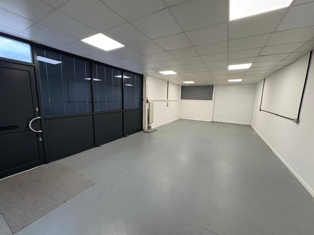 Property photo 3 of 5 4B12E932-825F-4230-Acf9-5ee953Dfcede.Jpg