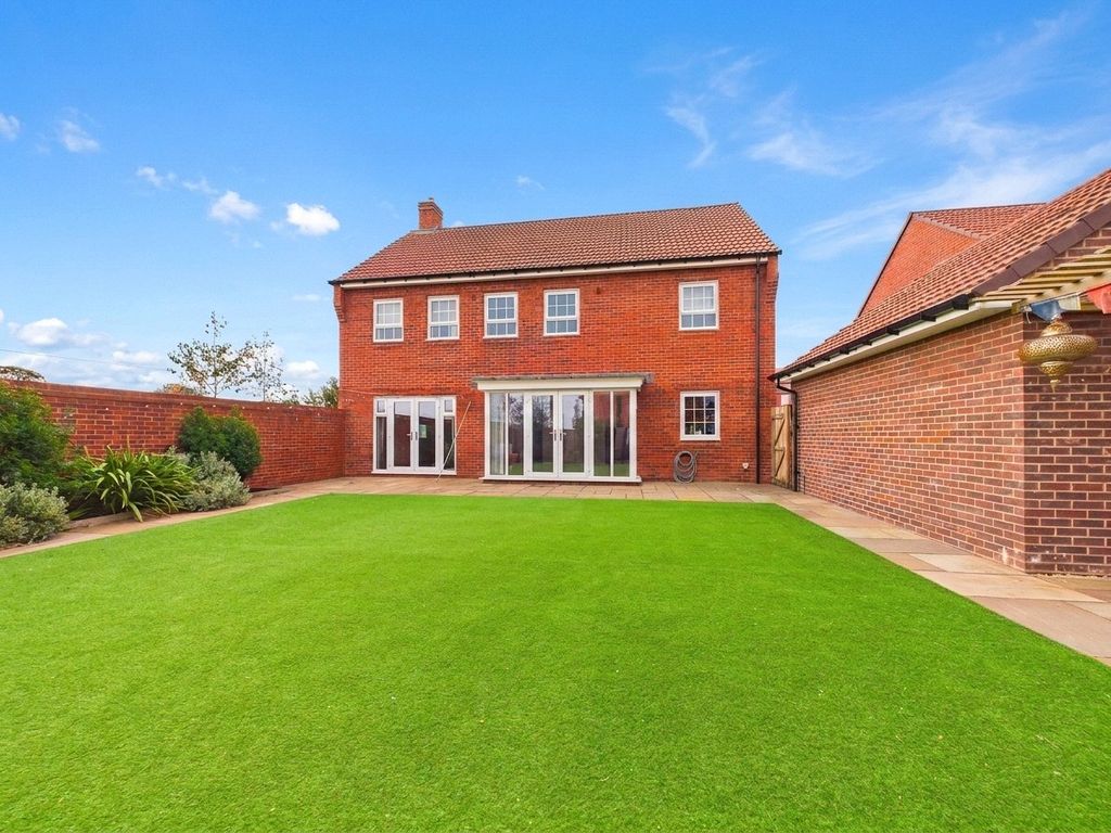Property photo 2 of 28 Picture No. 32