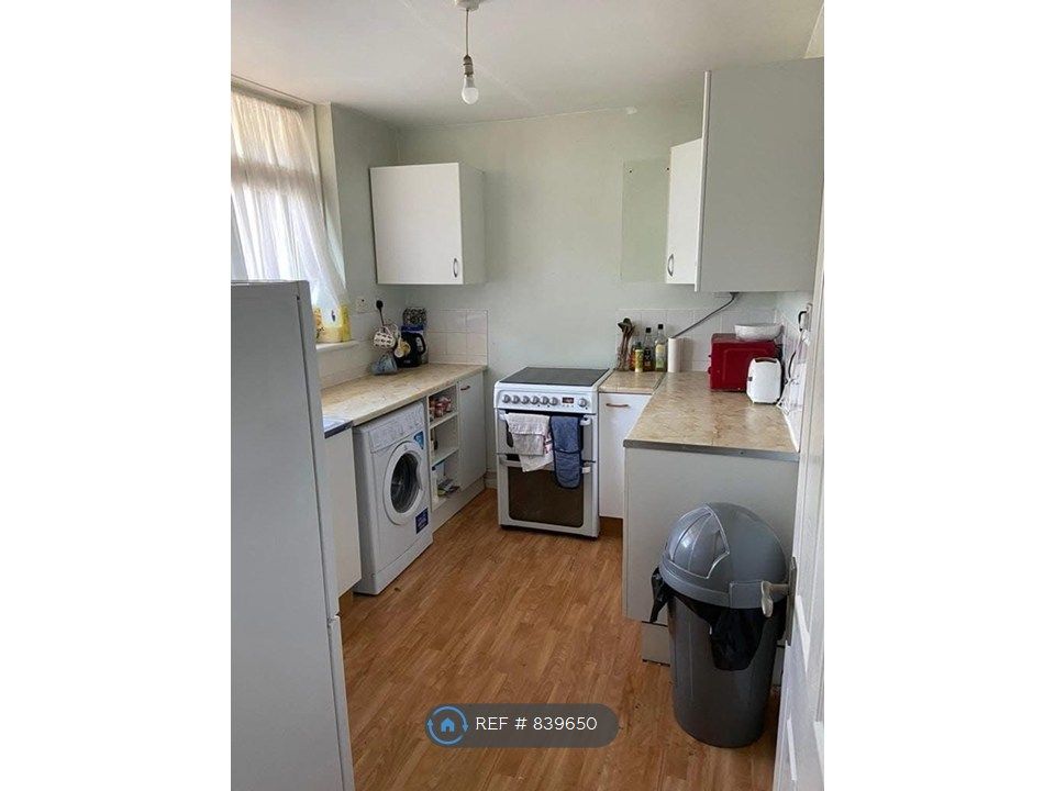 Property photo 2 of 7 Kitchen
