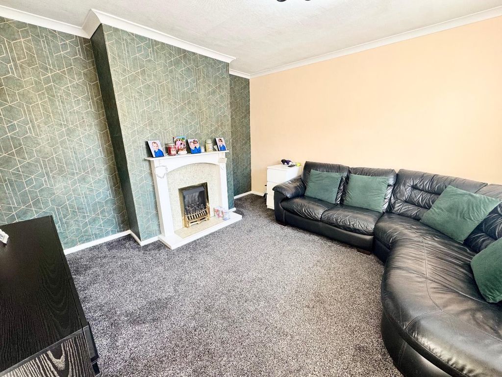 Property photo 2 of 11 Lounge