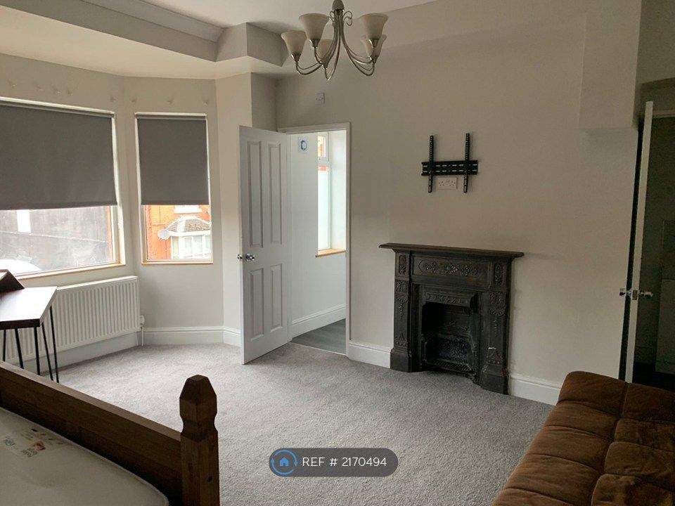 Property photo 3 of 22 Large Double Room With En-Suite