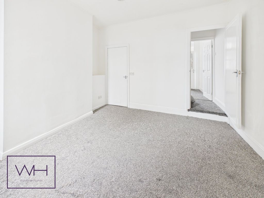 Property photo 3 of 10 Cam03785G0-Pr0315-Still002