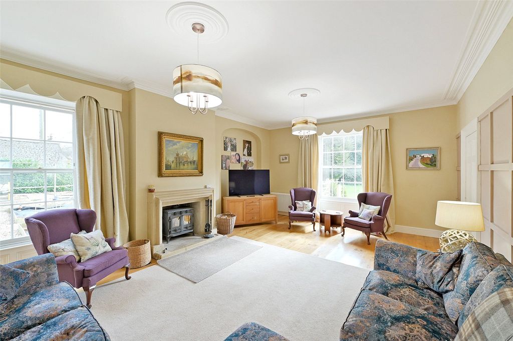 Property photo 2 of 10 Sitting Room