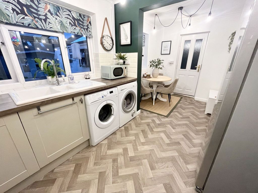 Property photo 3 of 33