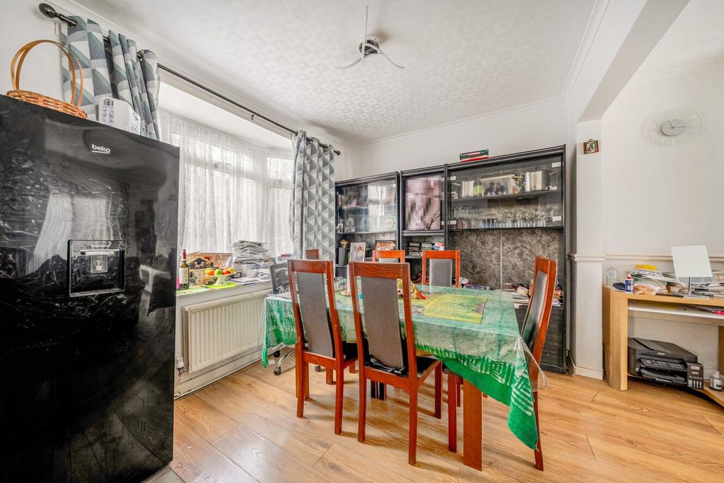 Property photo 3 of 12 Picture 3