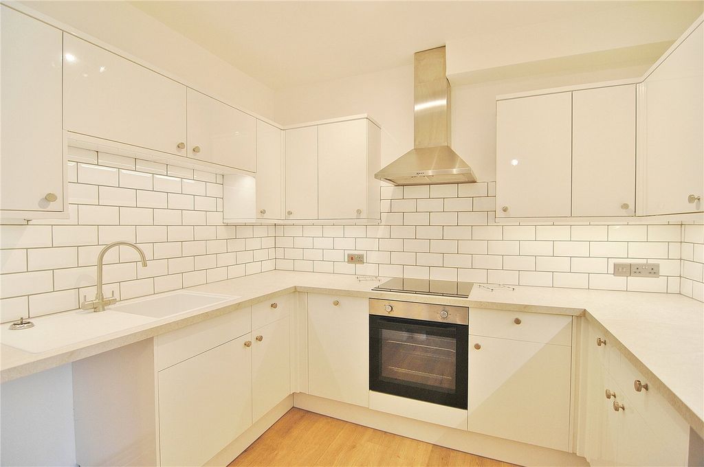 Property photo 2 of 6 Picture No. 12