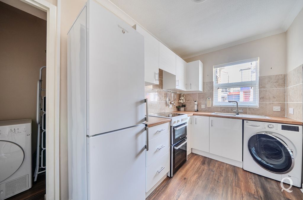 Property photo 2 of 19 F09c7Ad4-9Abd-48E...