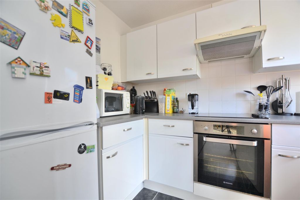 Property photo 3 of 7 Kitchen