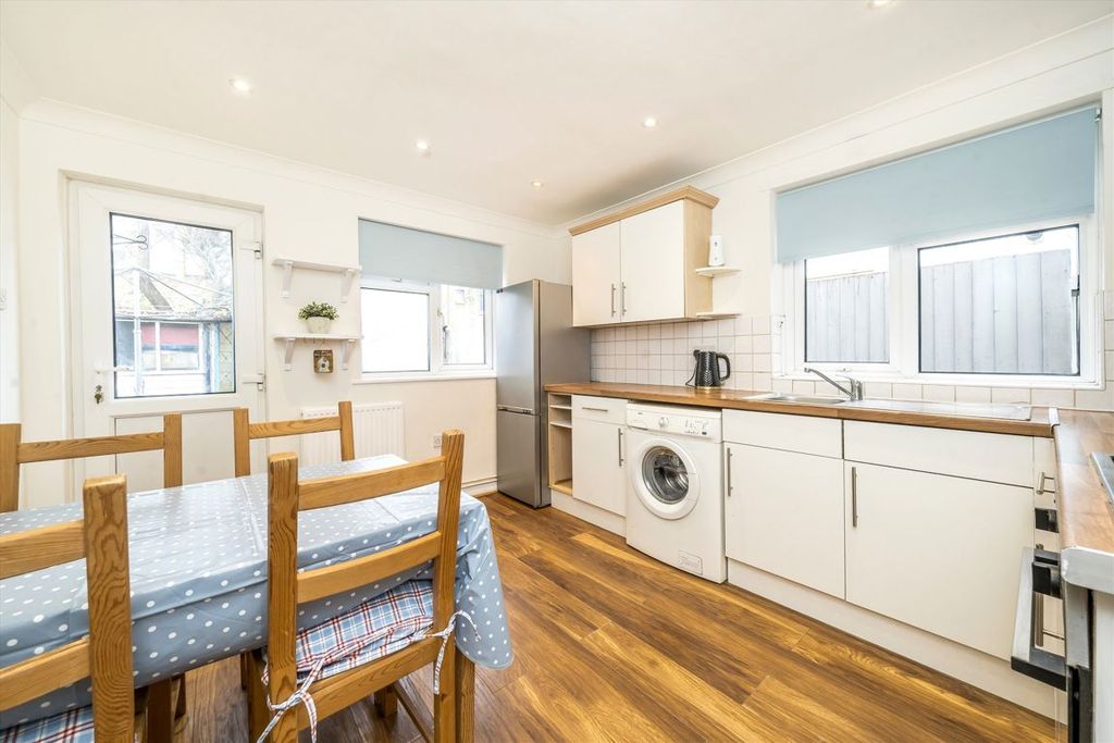 Property photo 3 of 4