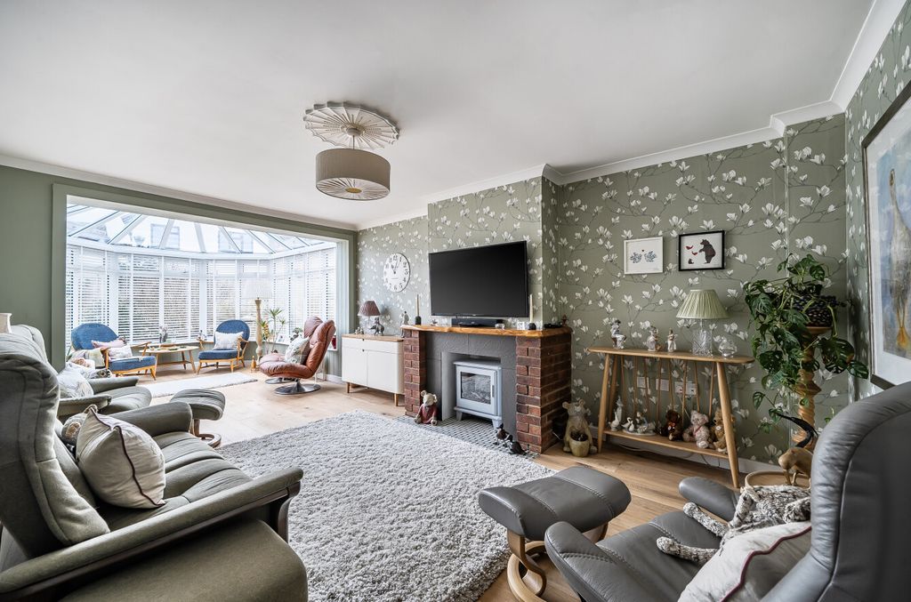 Property photo 2 of 24 1410448-11-698Dd9...