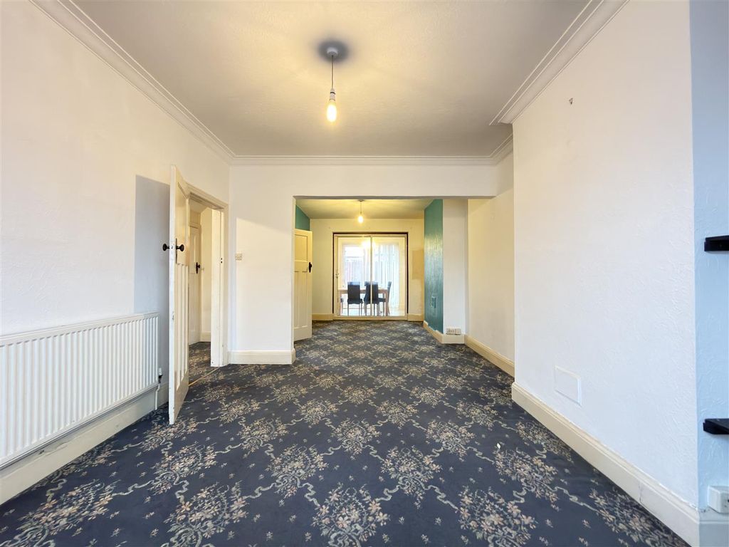 Property photo 2 of 13 Lounge