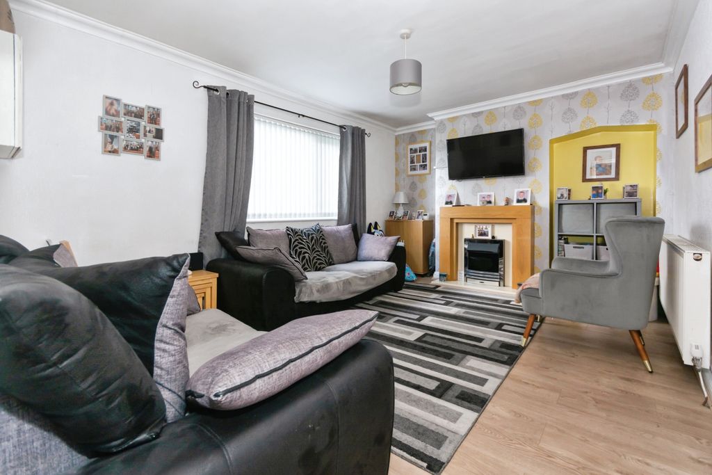 Property photo 3 of 17 Reception