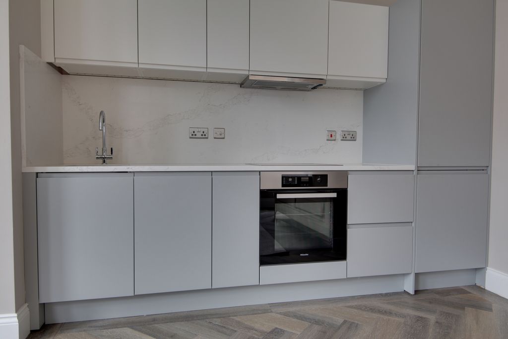 Property photo 3 of 11 Kitchen Area