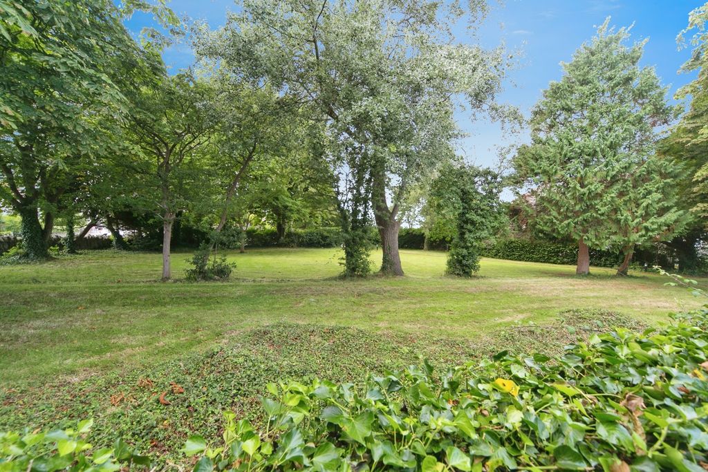 Property photo 3 of 17 Photo