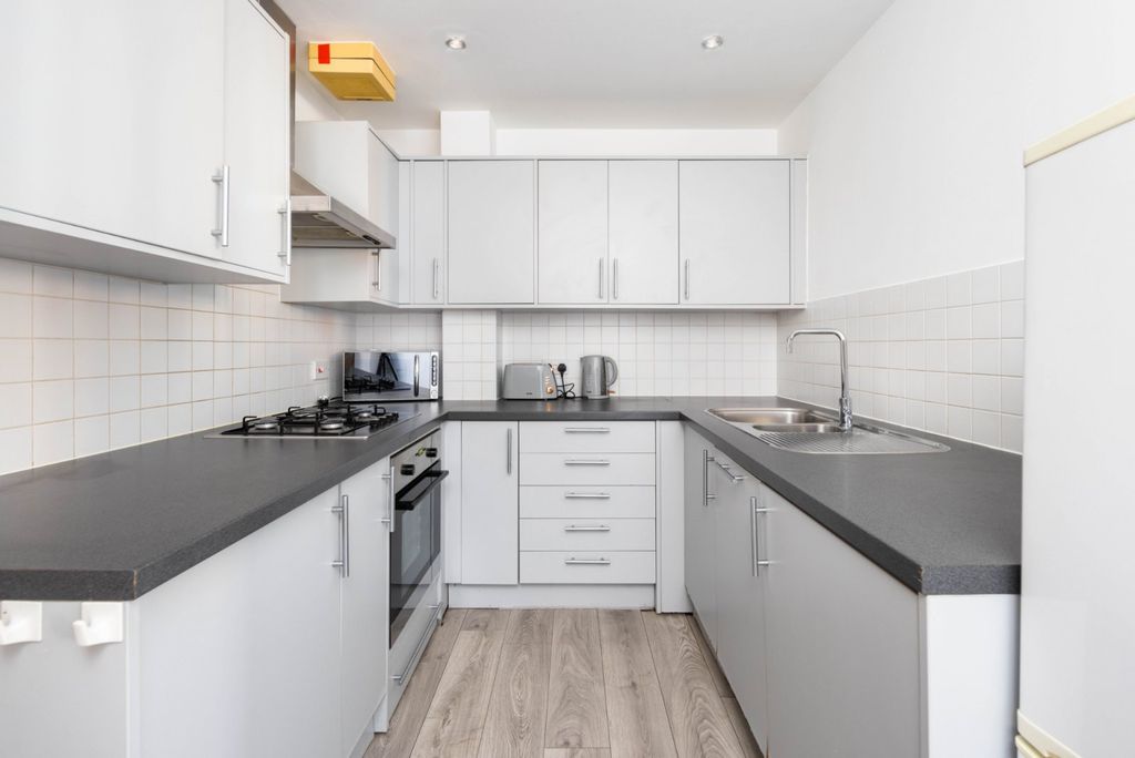 Property photo 2 of 16 Kitchen