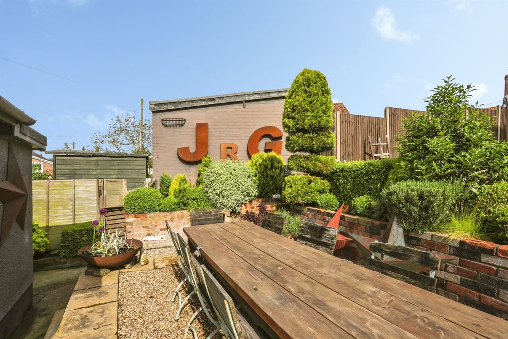 Property photo 3 of 20