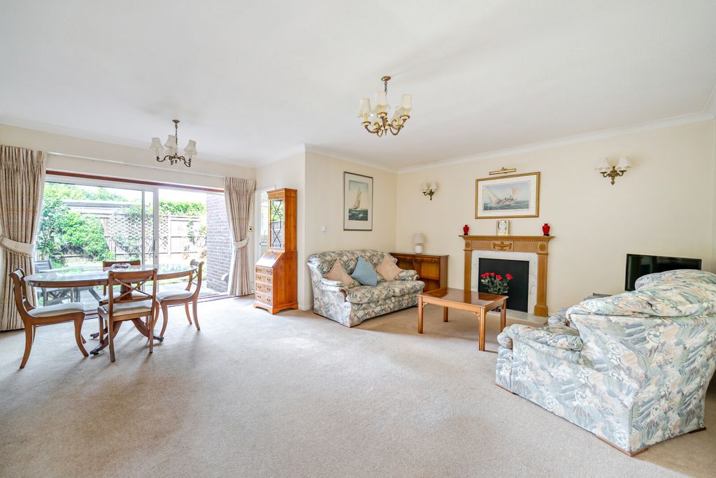 Property photo 2 of 15 1476745-7-6A27Def...