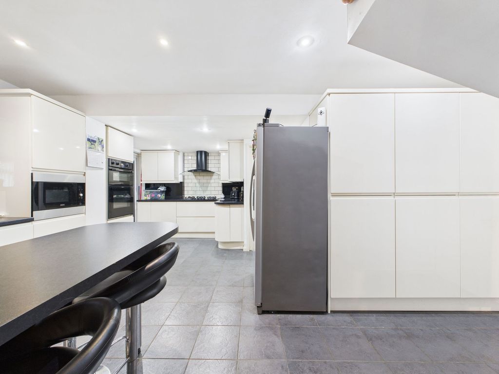 Property photo 2 of 35