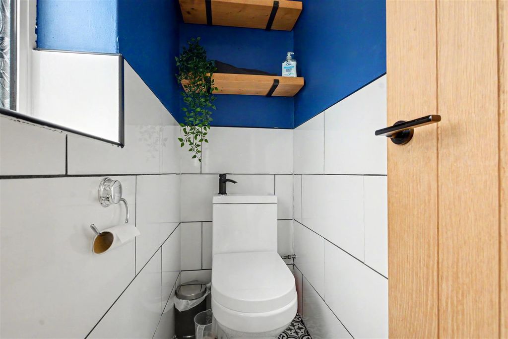 Property photo 3 of 14 WC.