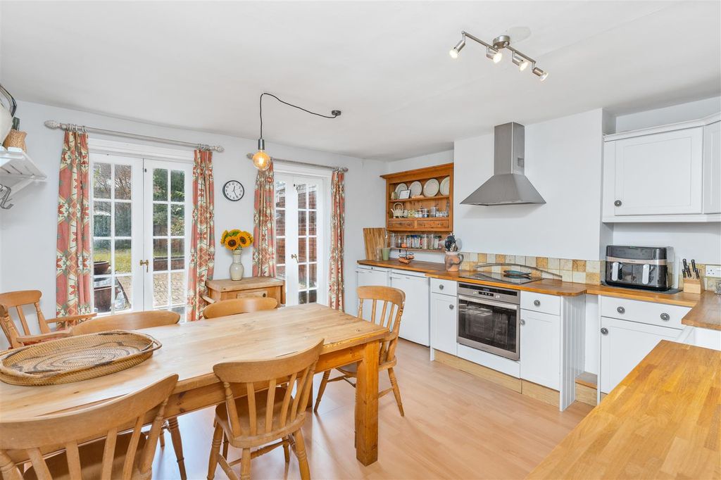 Property photo 2 of 15 12 Crouch Street, Banbury-7.Jpg