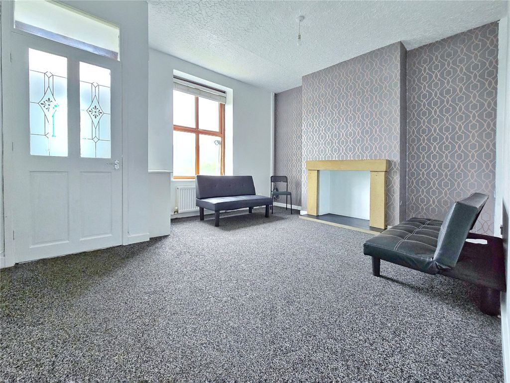 Property photo 2 of 16 Lounge