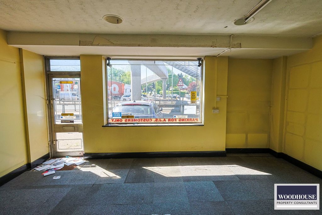 Property photo 2 of 15 Shop