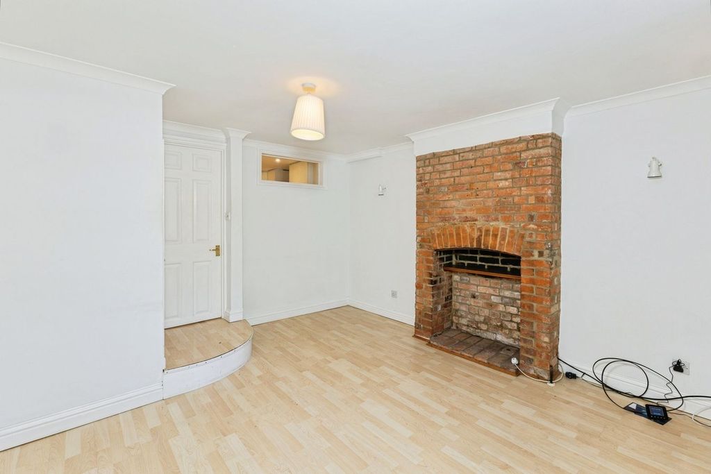 Property photo 2 of 20