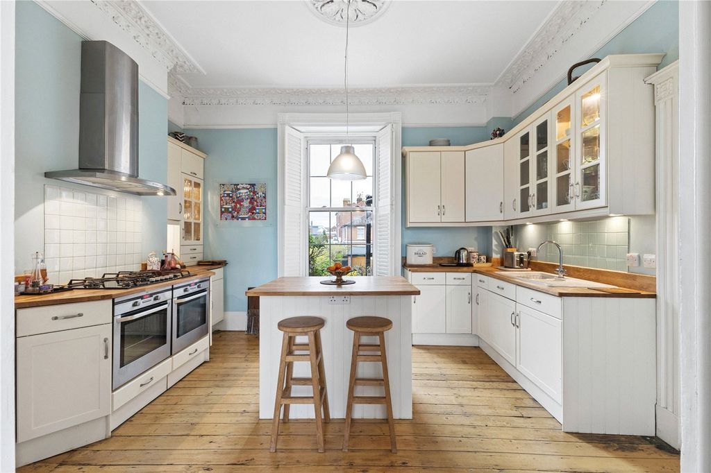 Property photo 3 of 18 Kitchen