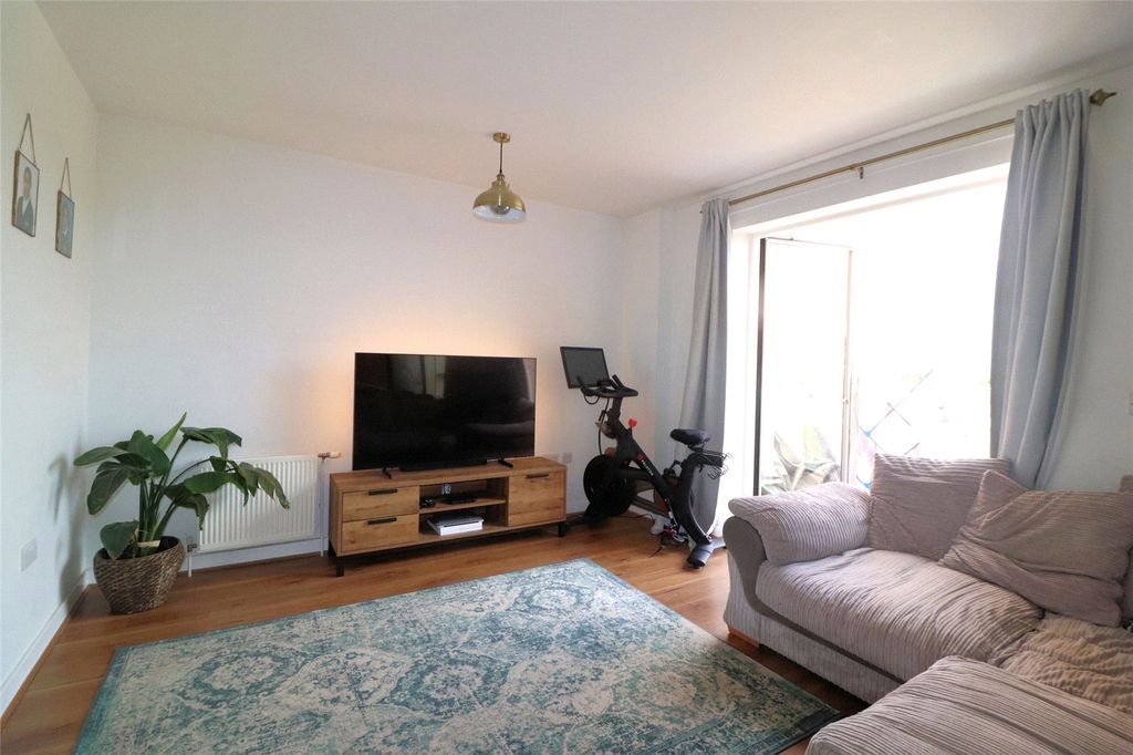 Property photo 2 of 17 Picture No. 24