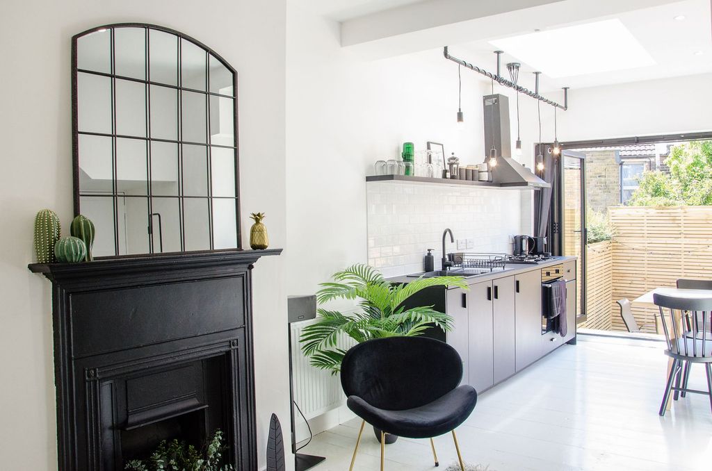 Property photo 2 of 21