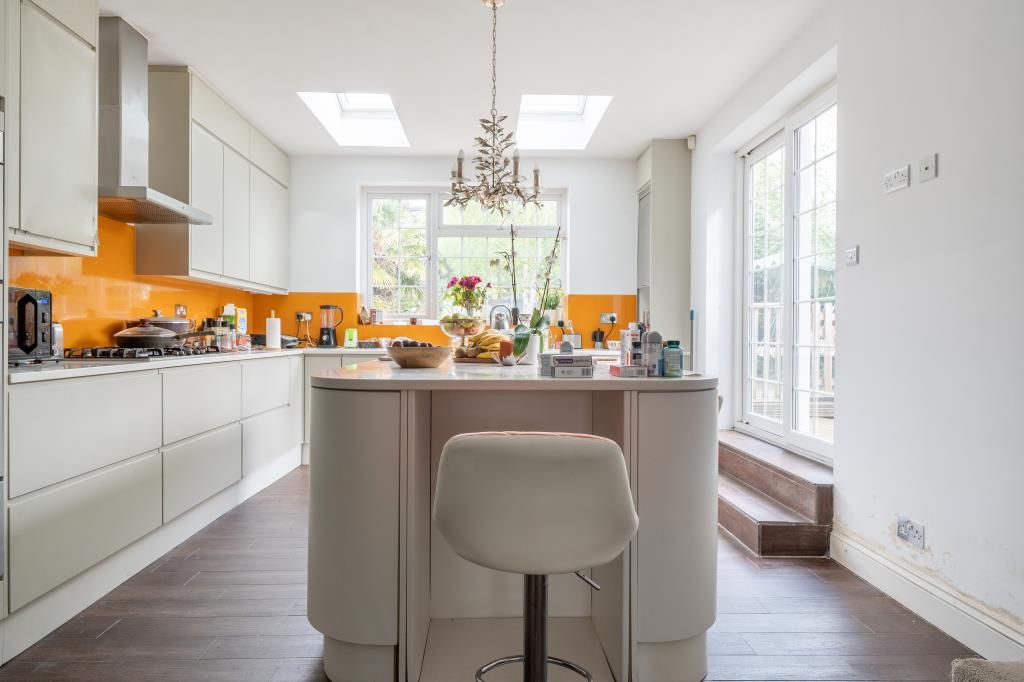 Property photo 3 of 21 Kitchen