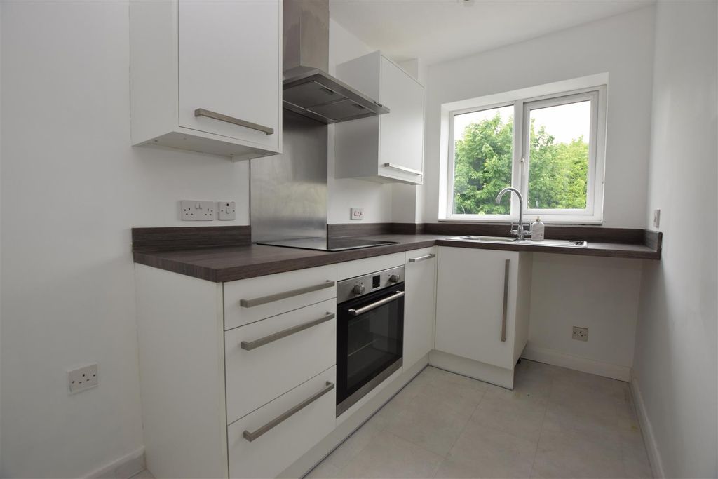 Property photo 2 of 9 Kitchen