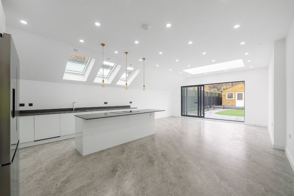 Property photo 3 of 19 Picture No. 05