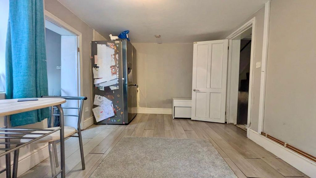 Property photo 3 of 14 Kitchen