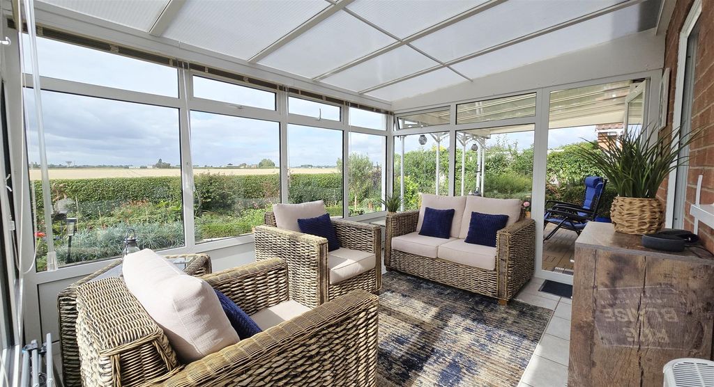 Property photo 3 of 25 Conservatory