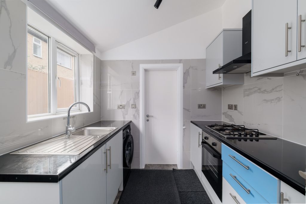 Property photo 3 of 16 Kitchen