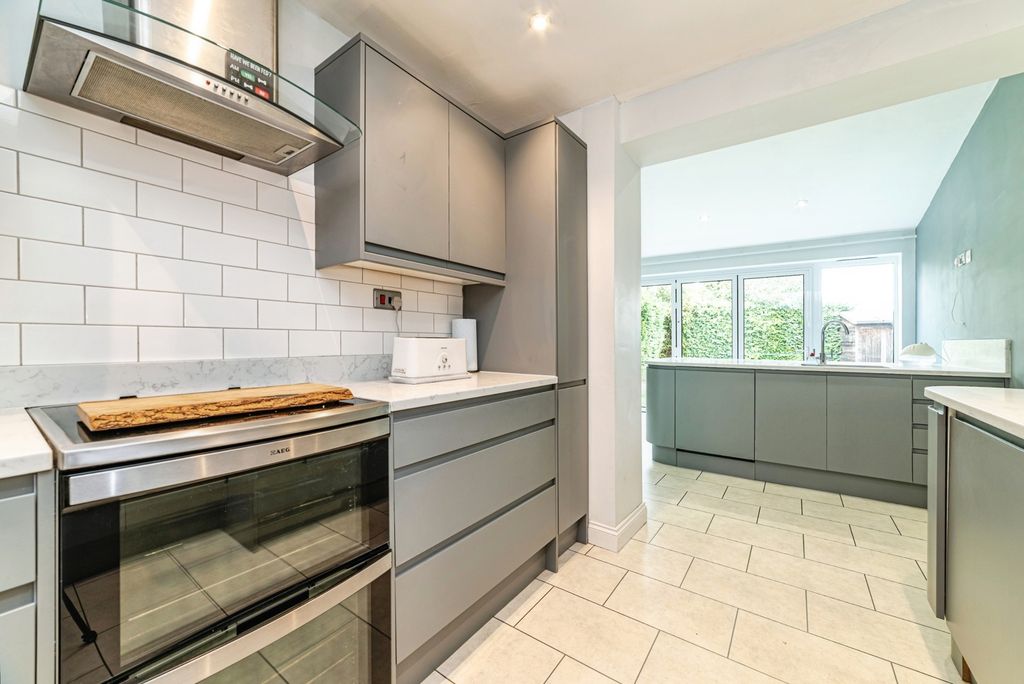 Property photo 3 of 22 Pbox-Img.Jpg