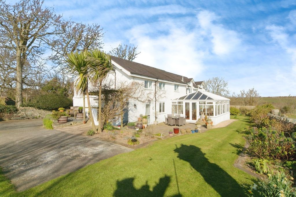 Property photo 1 of 41