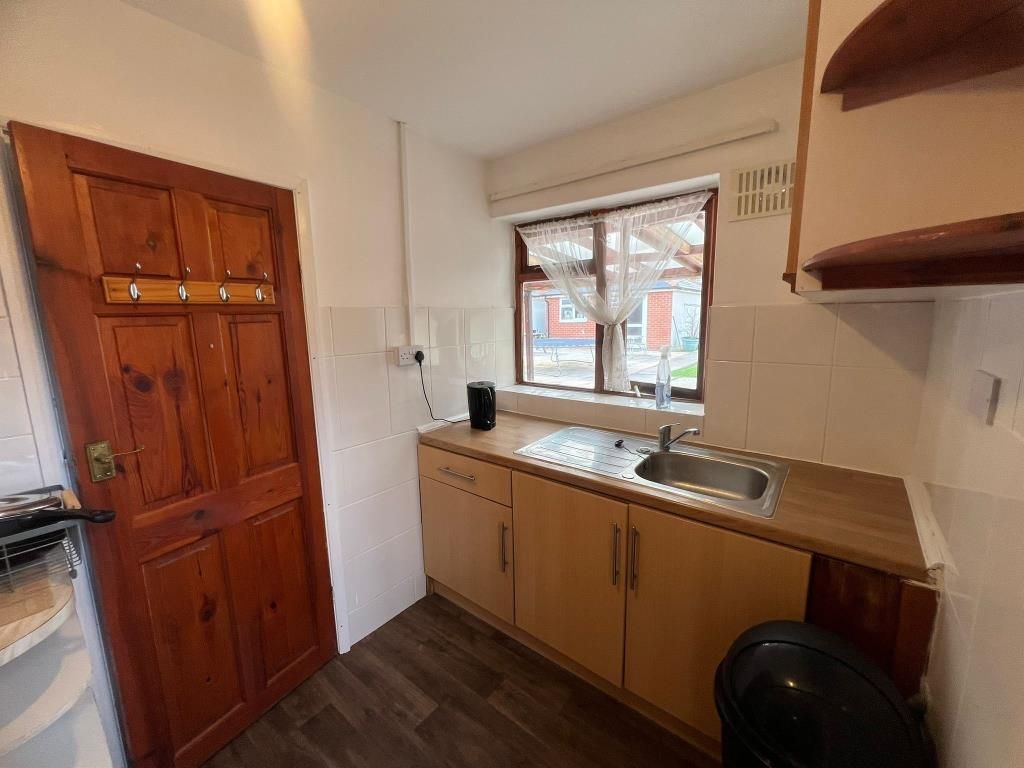 Property photo 3 of 7 Kitchen