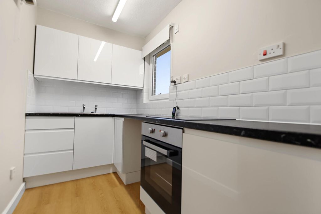Property photo 3 of 4 Kitchen