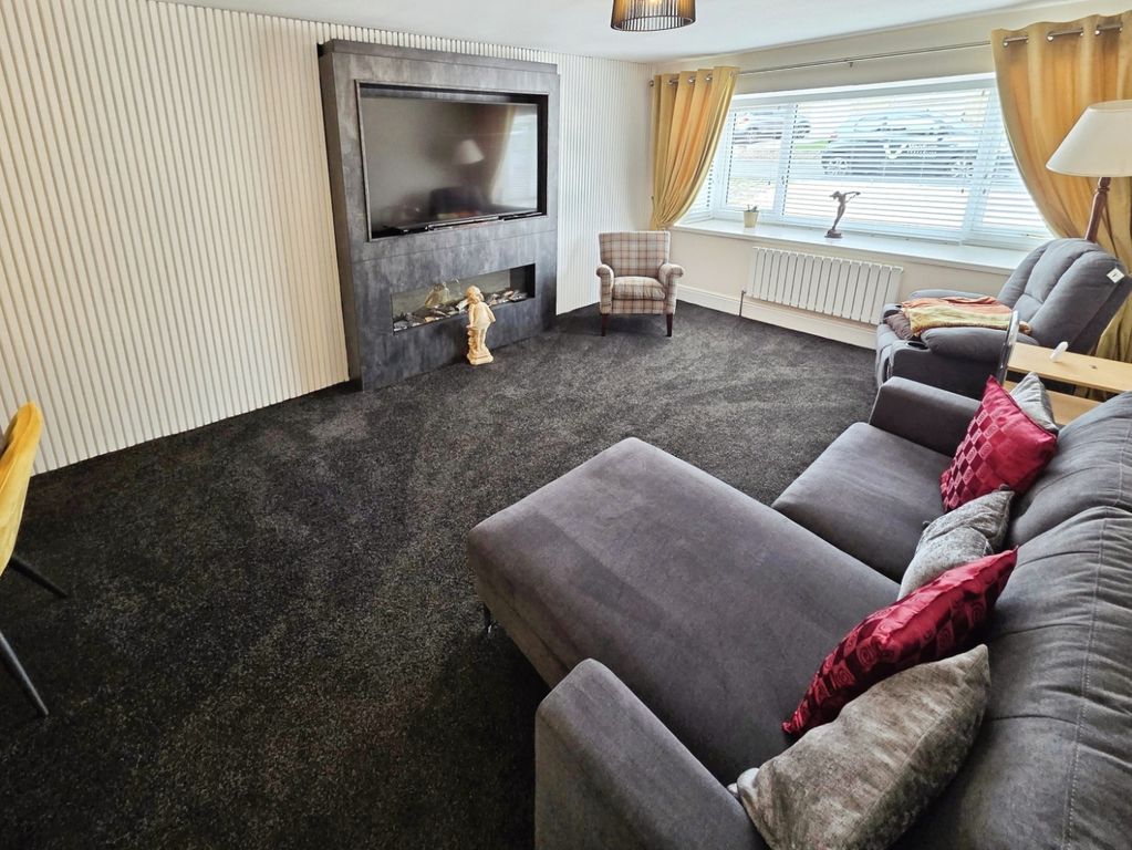 Property photo 3 of 22 Pbox-Living_Room-329729.Jpg