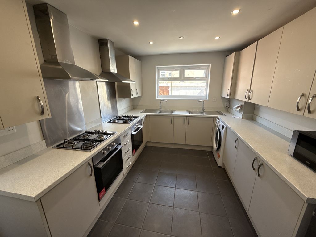 Property photo 2 of 13 Kitchen