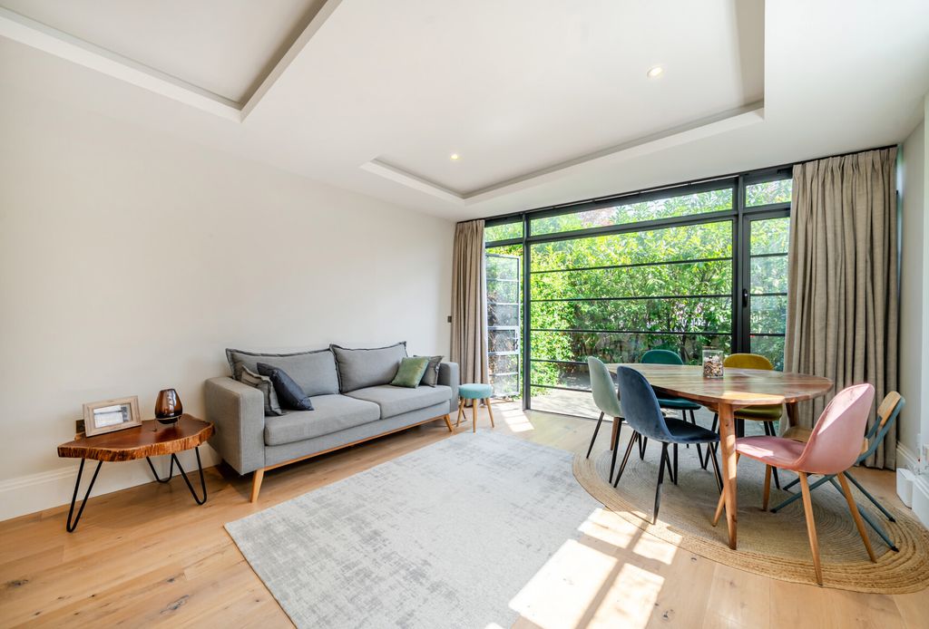 Property photo 3 of 10 1336965-11-689B45...