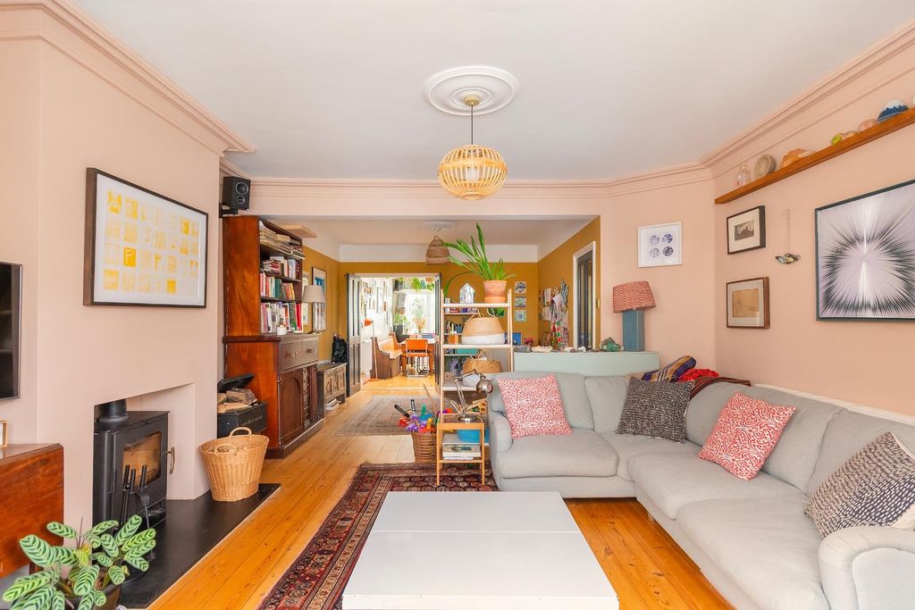 Property photo 3 of 45 1N5R2Sap - Living Room B.Jpg