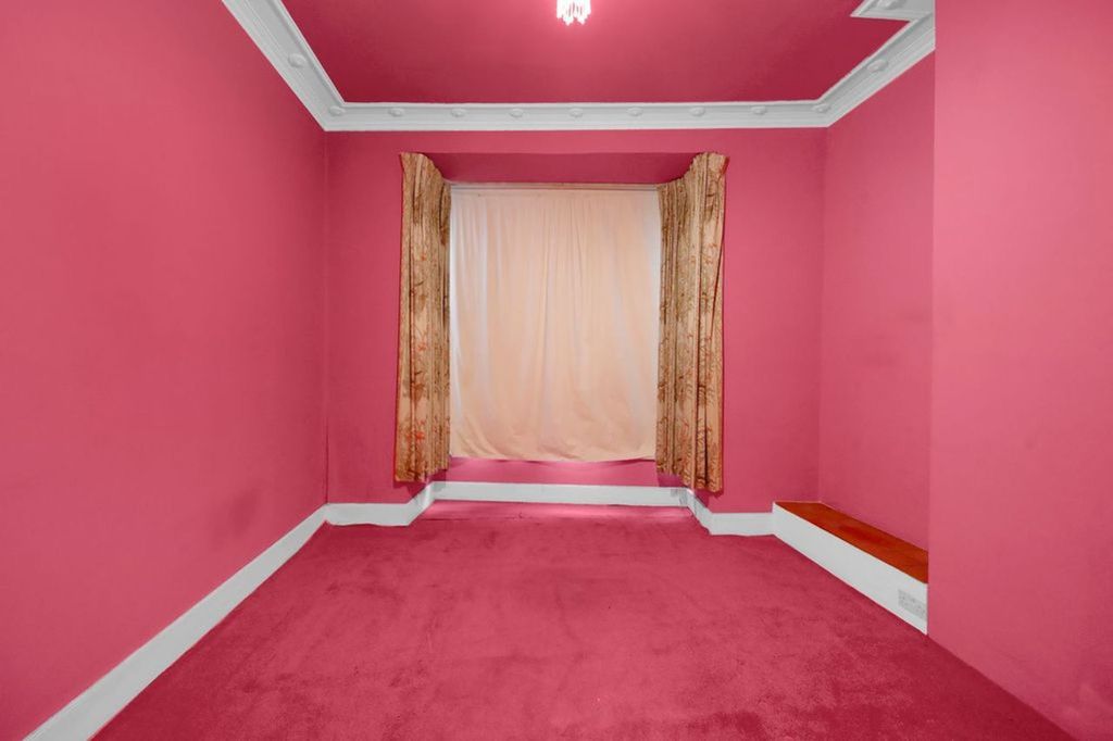 Property photo 2 of 25